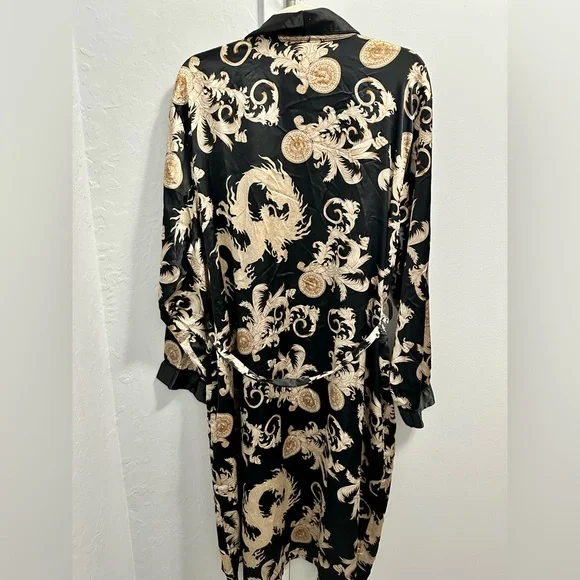 Elegant Black and Gold Unisex Italian Kimono Robe - Picture 7 of 9